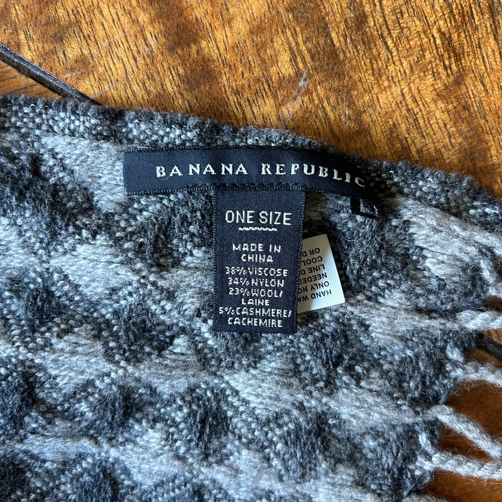 Banana Republic Women’s Winter Gray Scarf, Soft Cashmere Blend - Picture 5 of 5